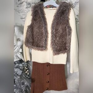 Cynthia Rowley girls 3 piece cable knit sweater, skirt & fur vest set Size 4T